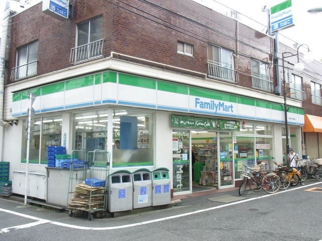 コンビニ　ファミリーマート（コンビニ）まで312m