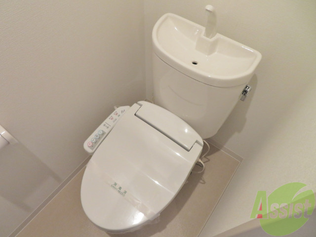 トイレ　ウォシュレット機能がついたトイレです。安心して使用できますね