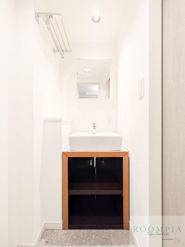 洗面設備　※同タイプの別のお部屋です。