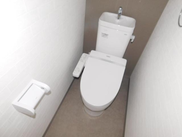 トイレ　ウォシュレット付きです