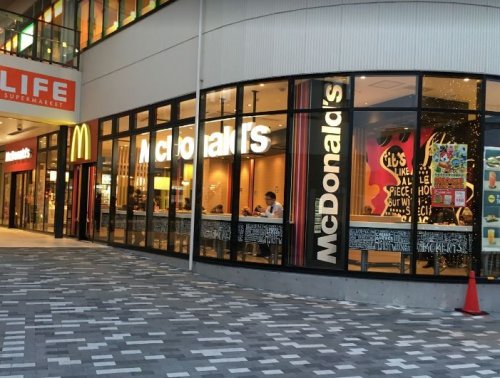 飲食店　マクドナルド ポンテポルタ千住店（飲食店）まで214m