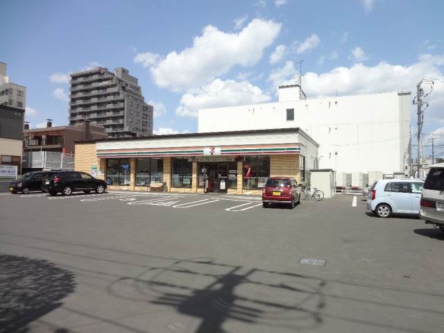 コンビニ　セブンイレブン札幌南19条西12丁目店（コンビニ）まで323m