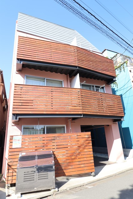 建物外観　木のぬくもりがやさしい外観♪鉄骨造マンション