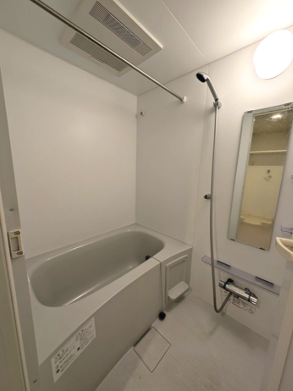 バス・シャワールーム　※同じ建物の別のお部屋の写真です。