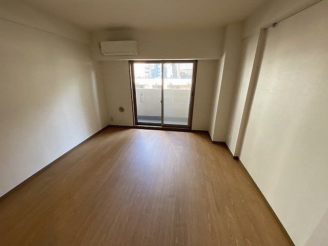 居室・リビング　※別部屋の参考写真です。