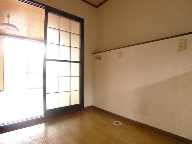 その他部屋・スペース　調理しながら洗濯も。便利なキッチン内洗濯機置場。