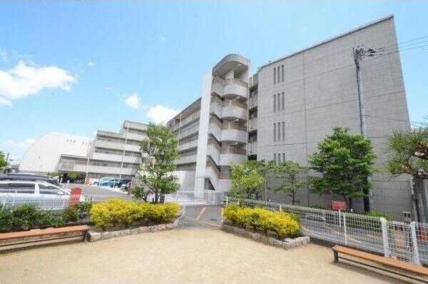 阪急伊丹線 新伊丹駅 徒歩8分 6階建 築27年の外観写真