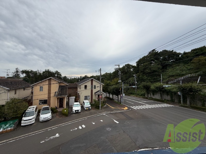 バルコニー　眺望の写真です。閑静な住宅街という印象を受けました。