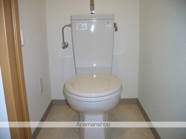 東京メトロ丸ノ内線 四谷三丁目駅 徒歩1分 12階建 築22年のトイレ写真