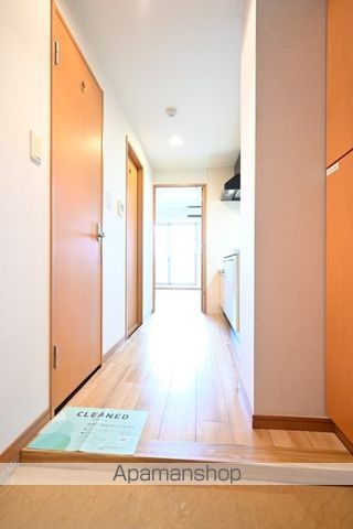 東京メトロ丸ノ内線 四谷三丁目駅 徒歩1分 12階建 築22年の玄関写真