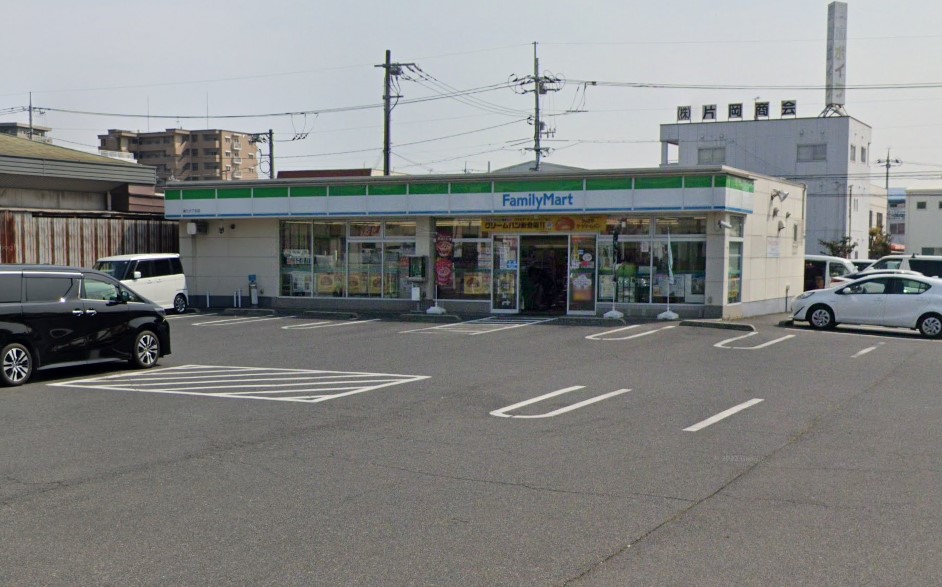 コンビニ　ファミリーマート岡山青江六丁目店（コンビニ）まで711m