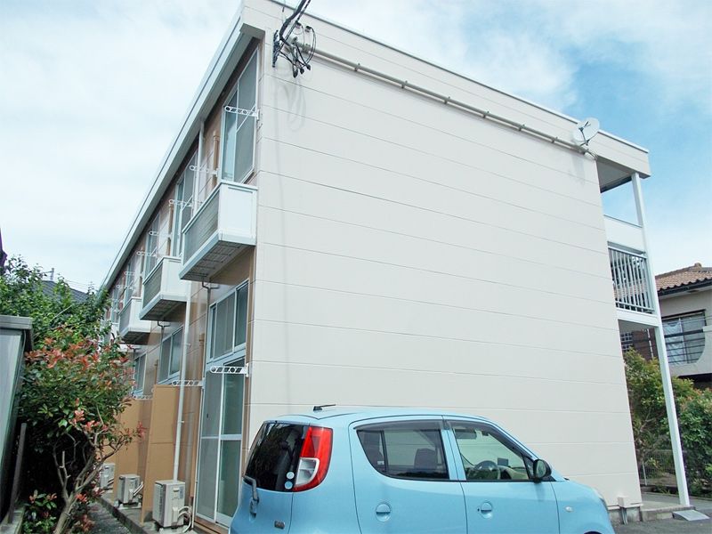 平塚市飯島のアパートの建物外観