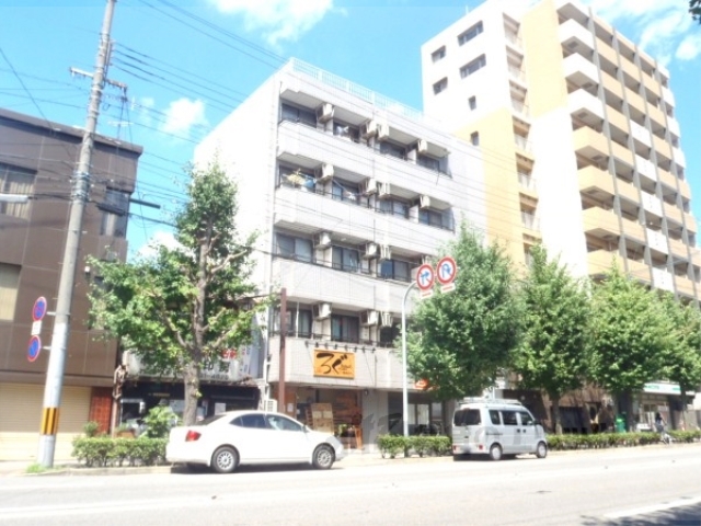 京都市上京区出水町のマンションの建物外観