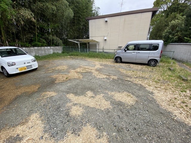 【杉本マンションの駐車場】