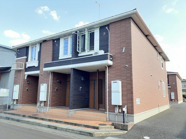 【行田市藤原町のアパートの建物外観】