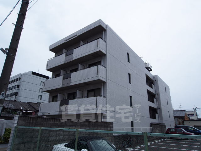 【京都市南区西九条豊田町のマンションの建物外観】