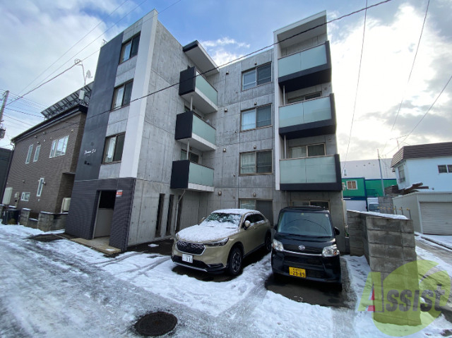 札幌市中央区南二十二条西のマンションの建物外観