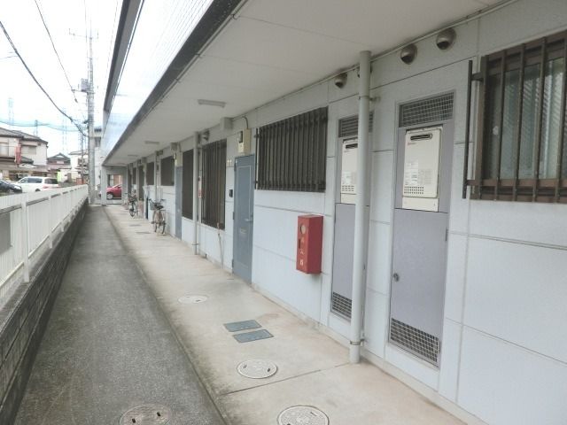 【千葉市中央区宮崎町のマンションのエントランス】