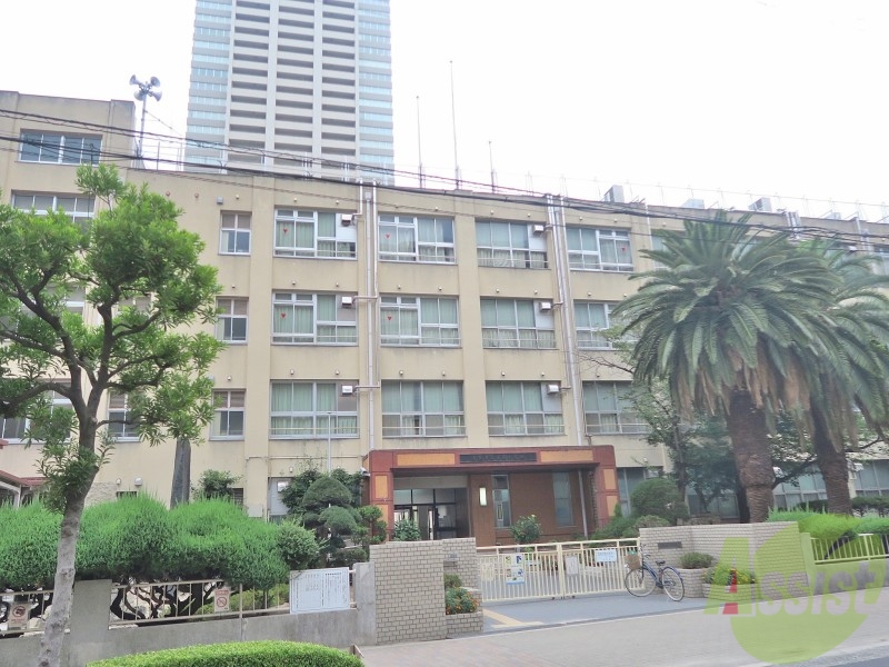 【大阪市西区南堀江のマンションの小学校】