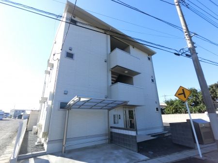 太田市新野町のアパートの建物外観