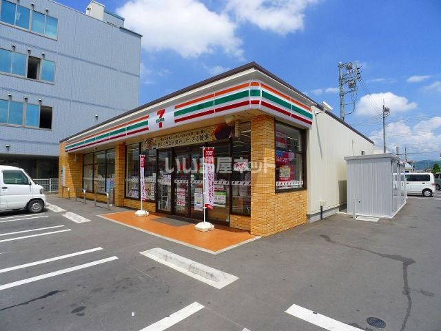 【太田市新野町のアパートのコンビニ】