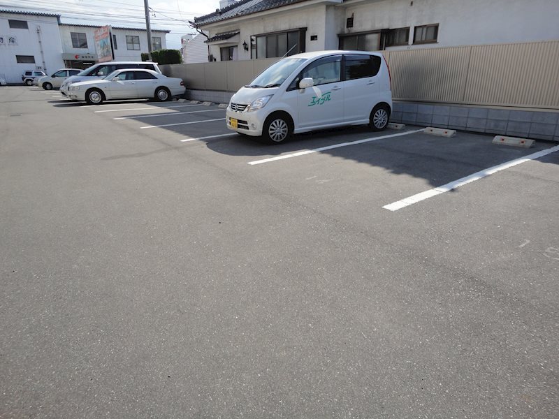 【松本市平田東のアパートの駐車場】