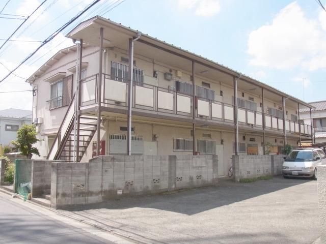 三鷹市深大寺のアパートの建物外観