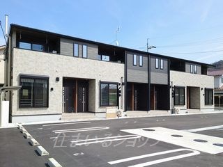 【安芸高田市吉田町常友のアパートの建物外観】