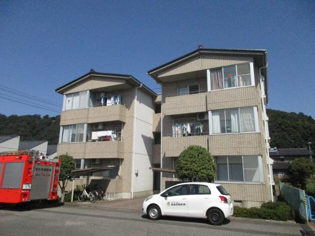 ファミール山下の建物外観