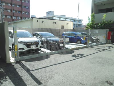 【福岡市中央区長浜のマンションの駐車場】