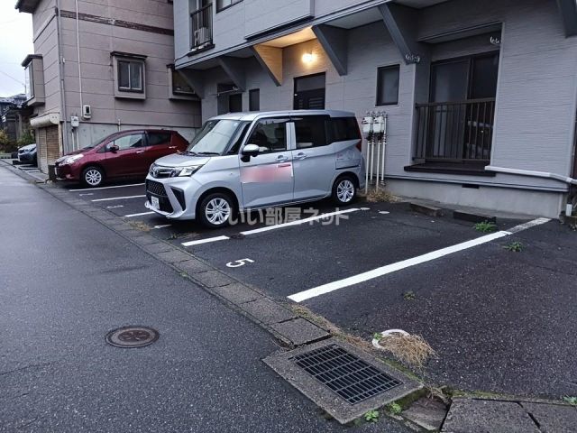 【ウエストレイクの駐車場】