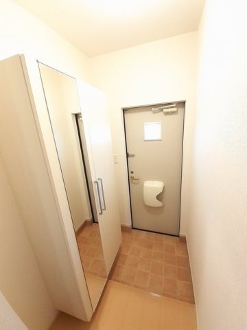【倉敷市中島のアパートの玄関】