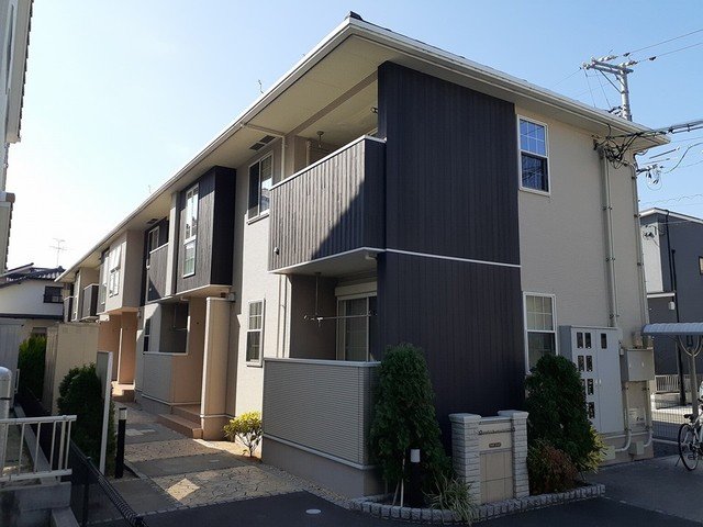 【倉敷市中島のアパートの建物外観】