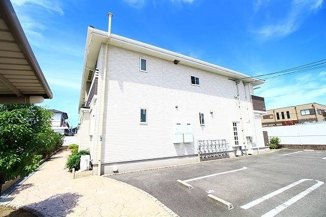 サン・メゾン日根野の建物外観