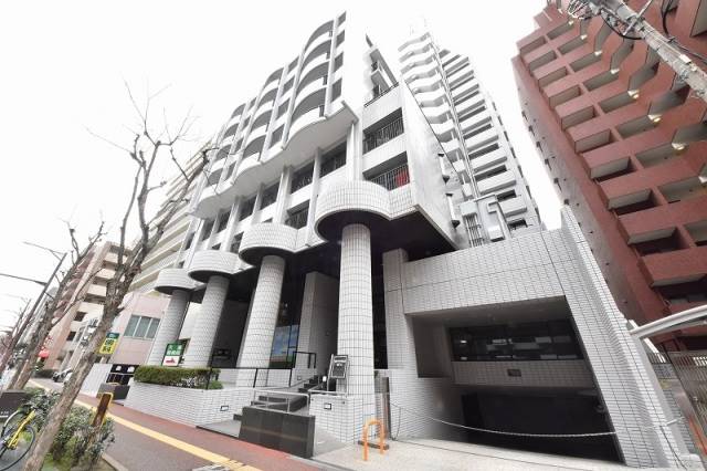 福岡市中央区荒戸のマンションの建物外観