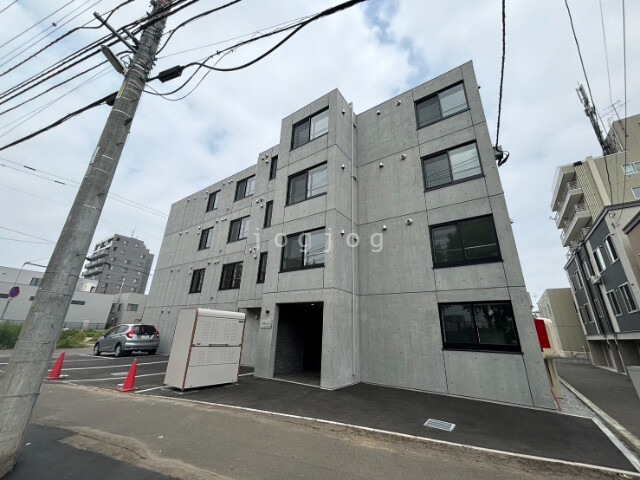 【札幌市白石区菊水九条のマンションの建物外観】