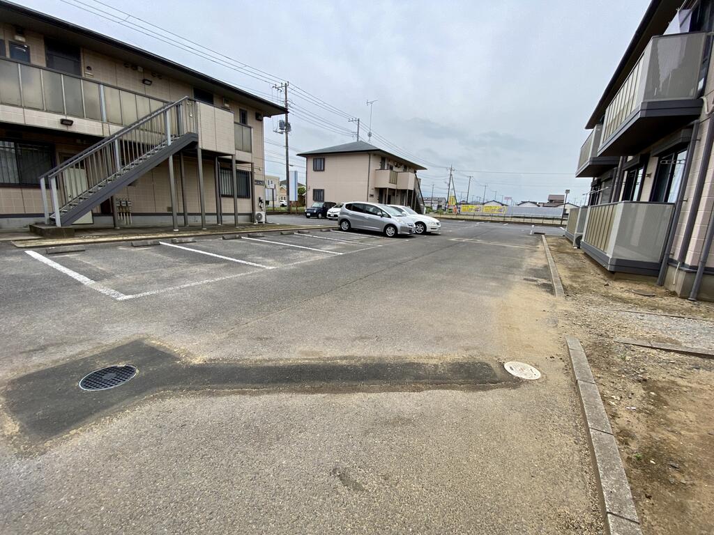 【サンガーデン小野B棟の駐車場】