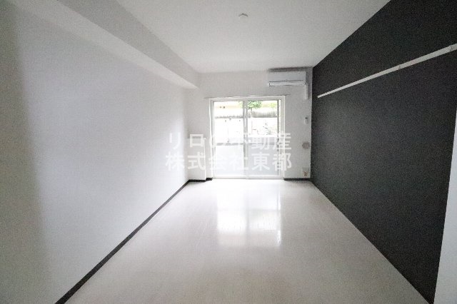 居室・リビング　※他号室のお写真です