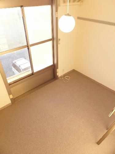 居室・リビング　家具・家電無しのお部屋です。