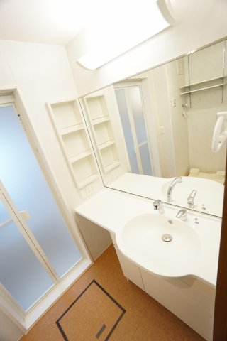 洗面設備　※同物件・反転タイプの写真です。