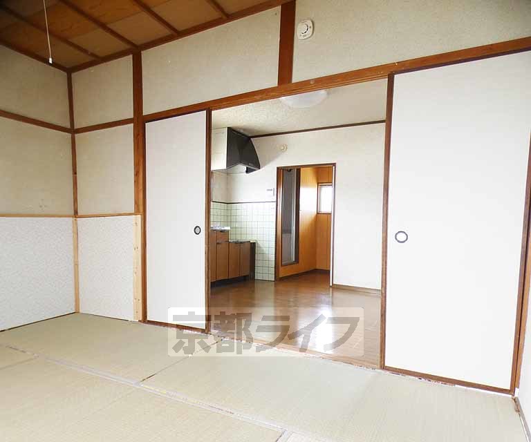 居室・リビング　清潔感のある室内です。