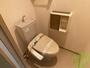 トイレ　ウォシュレット機能がついたトイレです。安心して使用できますね