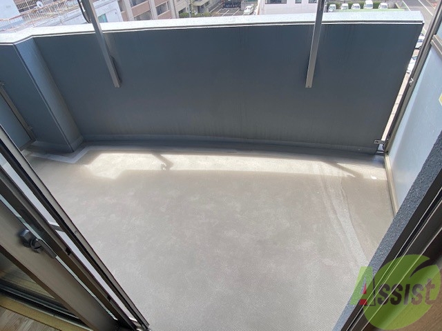 バルコニー　バルコニーは洗濯物を干すスペースが確保されていました。