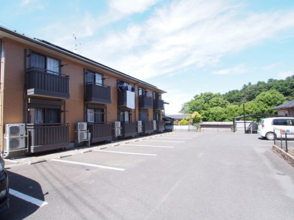 駐車場　駐車場1台無料