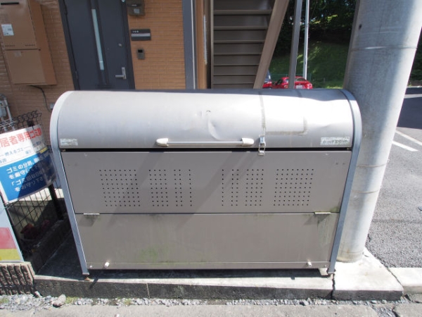 その他共有部分　敷地内にゴミ置場があるので忙しい朝もゴミ出しが楽です。