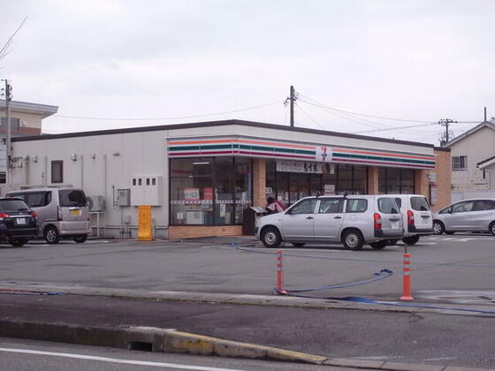 コンビニ　セブンイレブン富山笹倉店（コンビニ）まで778m