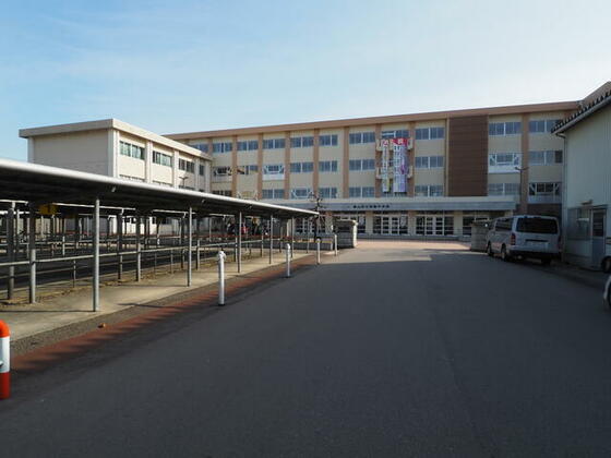 中学校　富山市立速星中学校（中学校）まで909m