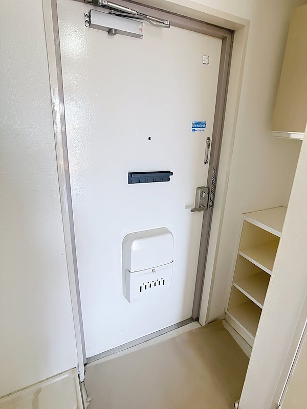 玄関　201号室の写真です