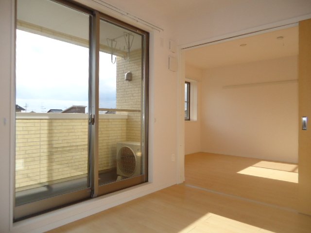 その他部屋・スペース　リビングから洋室