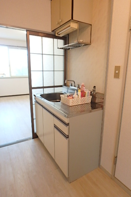 キッチン　上下に収納があるので使い勝手の良いキッチンです！！